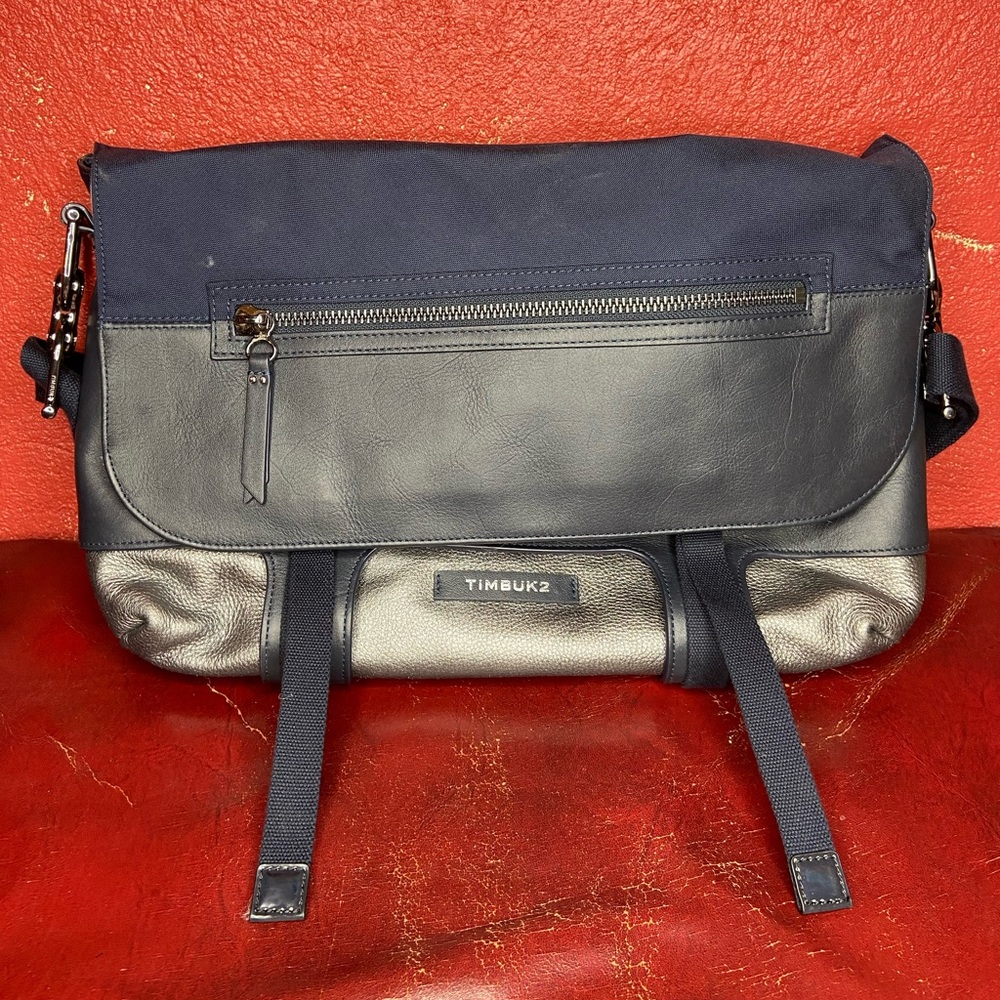 NWOT Blue and Silver Leather Timbuk2 FEMME Crossbody Messenger Bag
